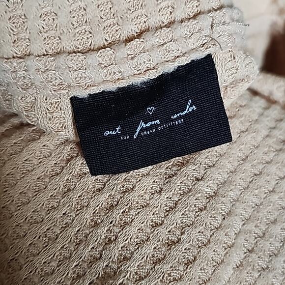 Out From Under Jojo Oversized Thermal Button Up Size Small - Picture 3 of 12